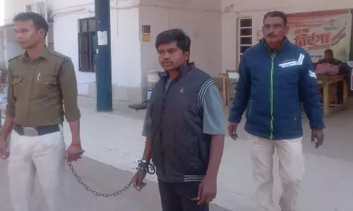 बस कंडक्टर से अड़ीबाजी पर अपराध दर्ज, शराब के लिए पैसे मांगने पर हुआ विवाद