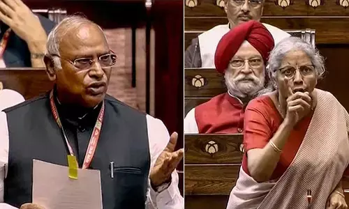 वित्त मंत्री निर्मला सीतारमण ने कहा - कांग्रेस ने एक परिवार को बचाने कई बार किए संशोधन, खड़गे ने किया पलटवार वित्त मंत्री निर्मला सीतारमण ने कहा - कांग्रेस ने एक परिवार को बचाने कई बार किए संशोधन, खड़गे ने किया पलटवार