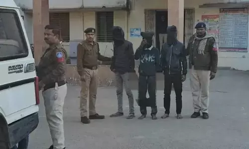 दिन दहाड़े महिला से लूट, रात मेें स्टेशन जा रहे युवक को लूटा दिन दहाड़े महिला से लूट, रात मेें स्टेशन जा रहे युवक को लूटा