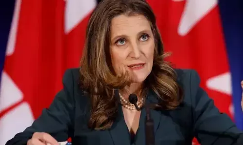 कनाडा की वित्त मंत्री ने दिया इस्तीफा, ट्रूडो सरकार को लगा बड़ा झटका कनाडा की वित्त मंत्री ने दिया इस्तीफा, ट्रूडो सरकार को लगा बड़ा झटका