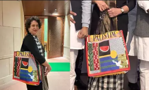 प्रियंका गांधी के फिलिस्तीन लिखे बैग पर गरमाई सियासत, बीजेपी बोली - बांग्लादेशी हिंदुओं पर हो रहे अत्याचार पर कब बोलेंगी? बचाव में उतरी कांग्रेस