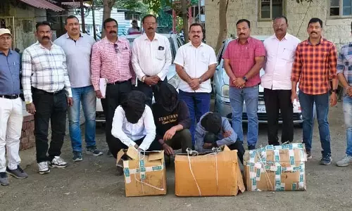 चोरी की फोर व्हीलर नागपुर में काटकर कबाड़ में बेचने वाले को पुलिस ने पकड़ा चोरी की फोर व्हीलर नागपुर में काटकर कबाड़ में बेचने वाले को पुलिस ने पकड़ा