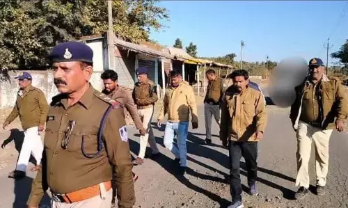 धारदार हथियार से हमले के आरोपियों का निकाला जुलूस