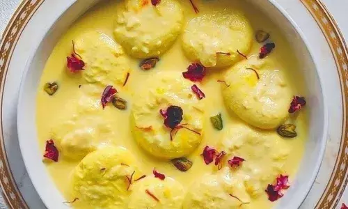 घर पर बनाना चाहते हैं मार्केट जैसी रसमलाई, तो इस रेसिपी को करें ट्राई, तारीफ करते थकेंगे नहीं मेहमान घर पर बनाना चाहते हैं मार्केट जैसी रसमलाई, तो इस रेसिपी को करें ट्राई, तारीफ करते थकेंगे नहीं मेहमान