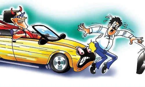 टक्कर मारने के बाद झोपड़ी में जा घुसी जीप, वृद्ध की मौत, एक अन्य भी घायल टक्कर मारने के बाद झोपड़ी में जा घुसी जीप, वृद्ध की मौत, एक अन्य भी घायल