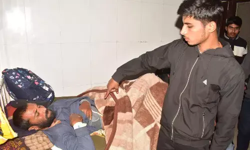 शिकारियों के फैलाए करंट में फंसे पिता-पुत्र