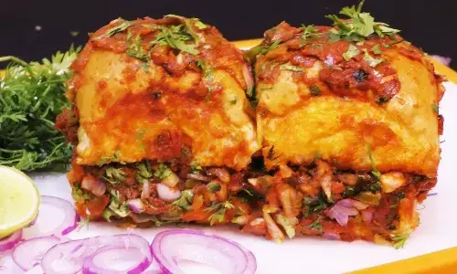 जब कुछ हल्का-फुल्का खाने का हो मन, तो झटपट बनाएं मसालेदार पाव, खाकर आ जाएगा मजा