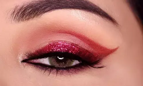 क्रिसमस पर जरूर ट्राई करें ये शानदार मेकअप लुक, पार्टी में दिखेंगी सबसे खूबसूरत