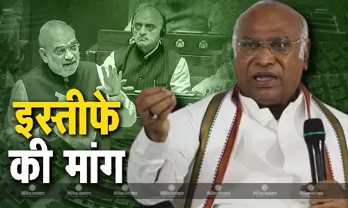 संविधान के अपमान मामले पर कांग्रेस आक्रामक, अमित शाह के इस्तीफे की मांग, रात 12 बजे तक का दिया अल्टीमेटम