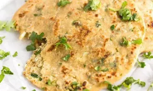 सर्दियों में सुबह-सुबह बनाएं गरमा-गरम गोभी पराठा, जानें पूरी रेसिपी यहां