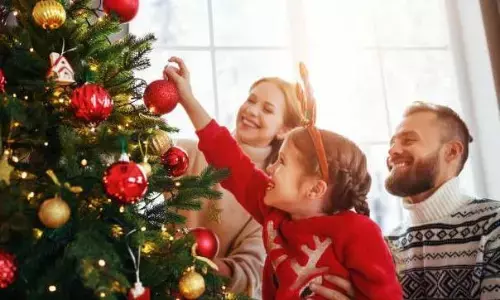 इस बार का क्रिसमस बनाना चाहते हैं यादगार, तो ऐसे करें फ्रेंड्स एंड फैमिली के साथ सेलिब्रेट, यहां हैं कमाल के आइडियाज