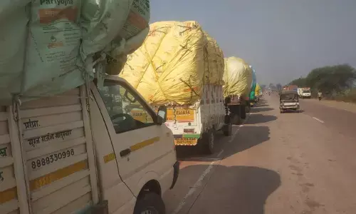 सीसीआई के कपास खरीदी केंद्र पर किसानों के हाल-बेहाल