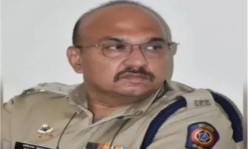 सरपंच देशमुख हत्याकांड मामले में एसपी अविनाश बारगल का तबादला, सीएम की घोषणा