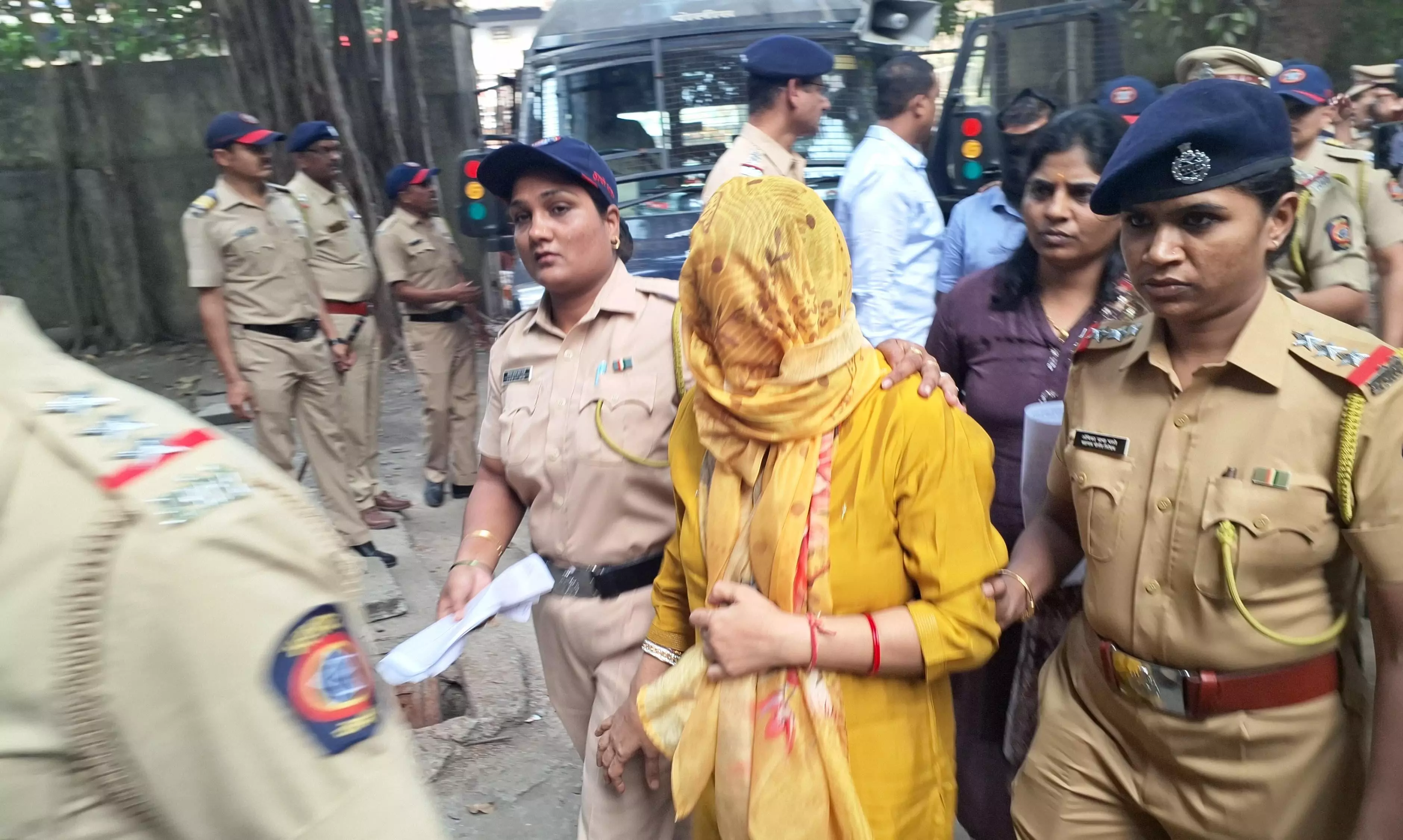 मराठी और हिंदी भाषी परिवार विवाद: मारपीट के तीन और आरोपियों की गिरफ्तारी मराठी और हिंदी भाषी परिवार विवाद: मारपीट के तीन और आरोपियों की गिरफ्तारी