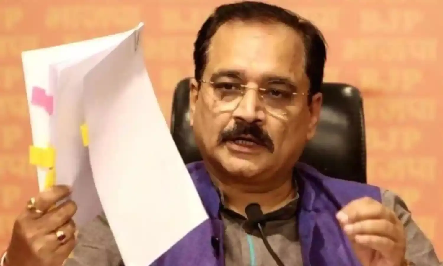 केजरीवाल घोषणाओं के मास्टर, अंबेडकर स्कॉलरशिप को लेकर बीजेपी नेता वीरेंद्र सचदेवा का तंज