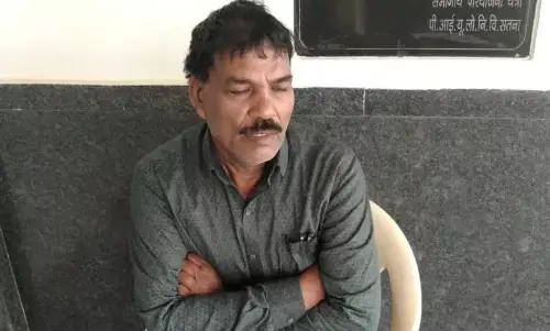 नपा मैहर के सीएमओ को 20 हजार की रिश्वत लेते लोकायुक्त ने पकड़ा नपा मैहर के सीएमओ को 20 हजार की रिश्वत लेते लोकायुक्त ने पकड़ा