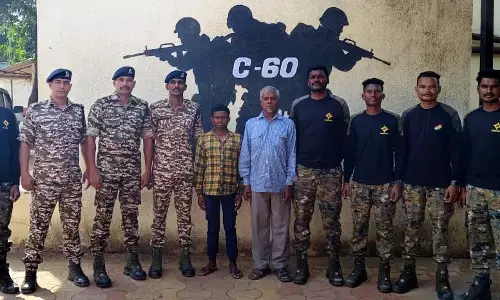 गडचिरोली में आठ लाख के इनामी दो नक्सलियों ने किया सरेंडर