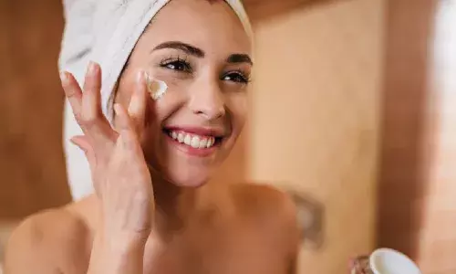 अब सर्दियों में रूखी और बेजान त्वचा से पाएं मिनटों में छुटकारा, इन 3 चमतकारी फेस पैक से दिखेगा चेहरा प्यारा-प्यारा अब सर्दियों में रूखी और बेजान त्वचा से पाएं मिनटों में छुटकारा, इन 3 चमतकारी फेस पैक से दिखेगा चेहरा प्यारा-प्यारा