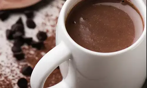 क्रिसमस पर बनाएं सबके लिए हॉट चॉकलेट, टेस्ट की सभी गेस्ट करेंगे तारीफ