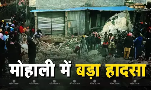 पंजाब के मोहाली में तीन मंजिला बिल्डिंग ढह गई,मलबे में दबे कई लोग, बचाव कार्य जारी