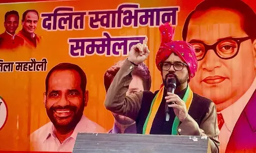 बीजेपी नेता अनुराग ठाकुर ने दिल्ली में किया पार्टी प्रचार, कांग्रेस और आम आदमी पार्टी पर साधा निशाना