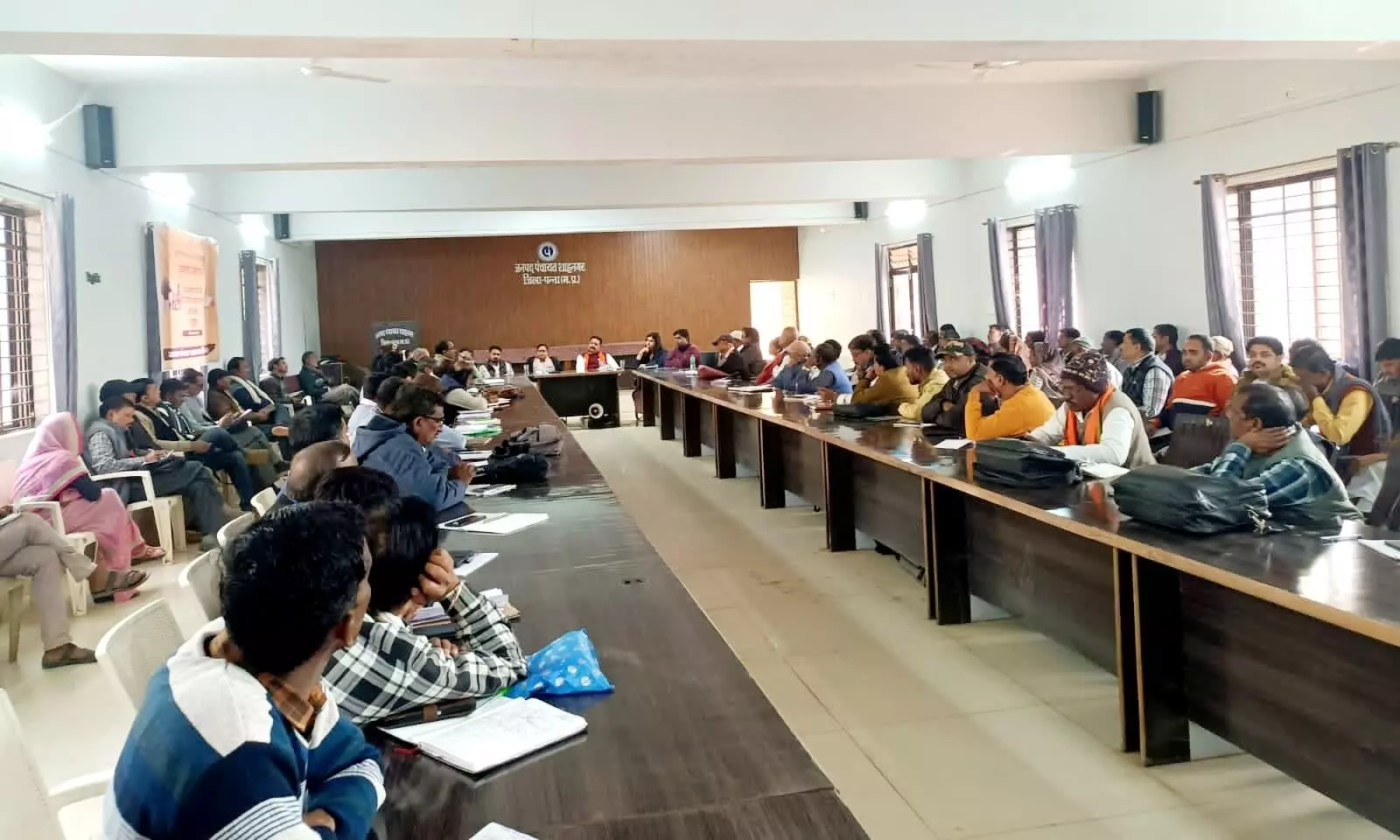 विधायक ने ली केन-बेतवा परियोजना की समीक्षा बैठक विधायक ने ली केन-बेतवा परियोजना की समीक्षा बैठक