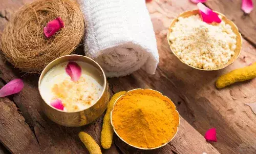 अगर आप भी चाहते हैं ग्लोइंग स्किन, तो घर पर बने इन उबटन को जरूर करें ट्राई, त्वचा दिखेगी प्यारी-प्यारी