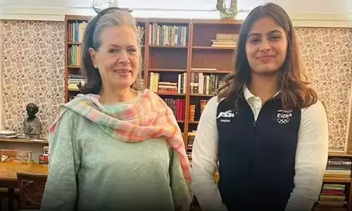 क्या गांधी परिवार से मुलाकात के चलते मनु भाकर का खेल रत्न से हुआ पत्ता साफ? ओलंपिक पदक विजेता ने दी सफाई