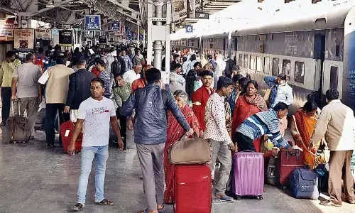 गोंडवाना सुपरफास्ट की पाॅवर कार हुई सिक, ट्रेन की इलेक्ट्रिक सप्लाई गड़बड़ाई गोंडवाना सुपरफास्ट की पाॅवर कार हुई सिक, ट्रेन की इलेक्ट्रिक सप्लाई गड़बड़ाई