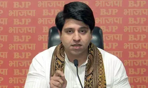 AAP को देना चाहिए रिपोर्ट कार्ड, बीजेपी नेता शहजाद पूनावाला ने कसा तंज AAP को देना चाहिए रिपोर्ट कार्ड, बीजेपी नेता शहजाद पूनावाला ने कसा तंज