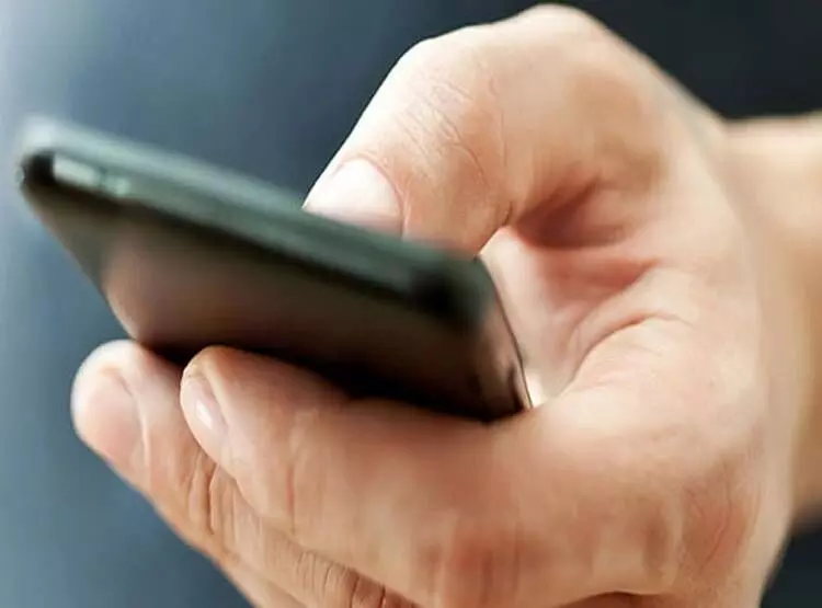 9 मोबाइल विक्रेताओं के यहां छापे, दो करोड़ का माल जब्त, नामी कंपनियों के नाम से बेच रहे थे एसेसरीज 9 मोबाइल विक्रेताओं के यहां छापे, दो करोड़ का माल जब्त, नामी कंपनियों के नाम से बेच रहे थे एसेसरीज