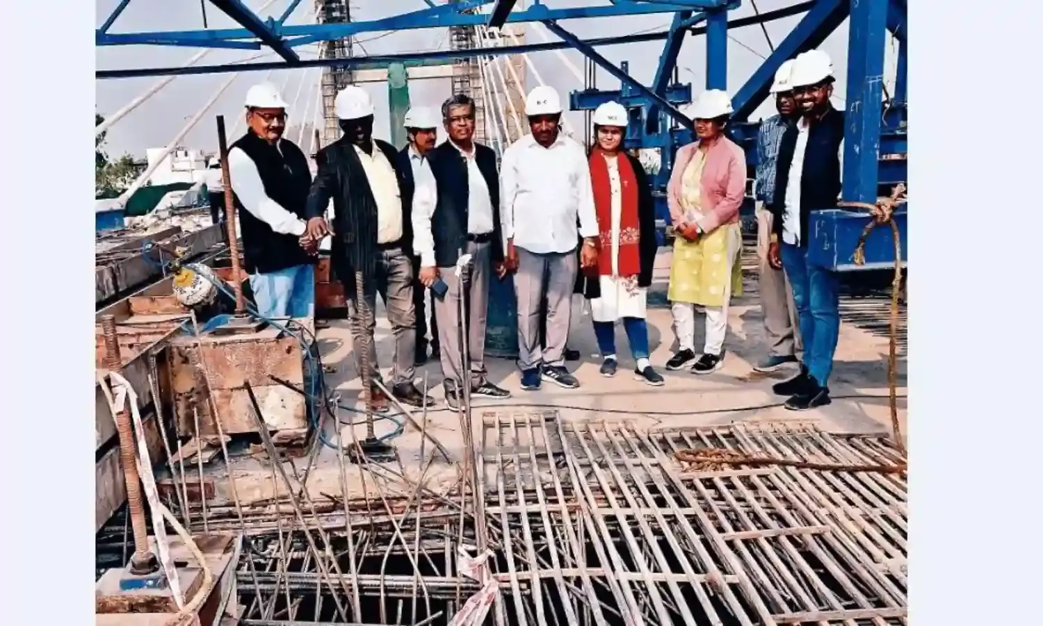 केबल स्टे ब्रिज के दोनों प्वाॅइंट को जोड़ने की प्रोसेस शुरू