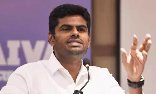 प्रेस कॉन्फ्रेंस के दौरान बीजेपी नेता अन्नामलाई ने उतारे जूते, सीएम स्टालिन के खिलाफ करेंगे अनूठा प्रदर्शन