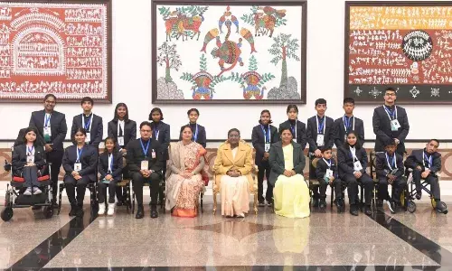 असाधारण उपलब्धियों के लिए राष्ट्रपति मुर्मू ने 17 युवा नायकों को किया सम्मानित, सबसे कम उम्र के शतरंज खिलाड़ी अनीश सरकार भी हुए पुरस्कृत असाधारण उपलब्धियों के लिए राष्ट्रपति मुर्मू ने 17 युवा नायकों को किया सम्मानित, सबसे कम उम्र के शतरंज खिलाड़ी अनीश सरकार भी हुए पुरस्कृत