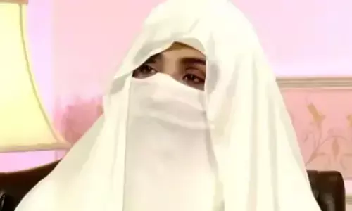 इमरान खान की पत्नि बुशरा बीबी को इस्लामाबाद कोर्ट से मिली राहत, देशव्यापी विरोध प्रदर्शन मामले पर मिली अंतरिम जमानत इमरान खान की पत्नि बुशरा बीबी को इस्लामाबाद कोर्ट से मिली राहत, देशव्यापी विरोध प्रदर्शन मामले पर मिली अंतरिम जमानत