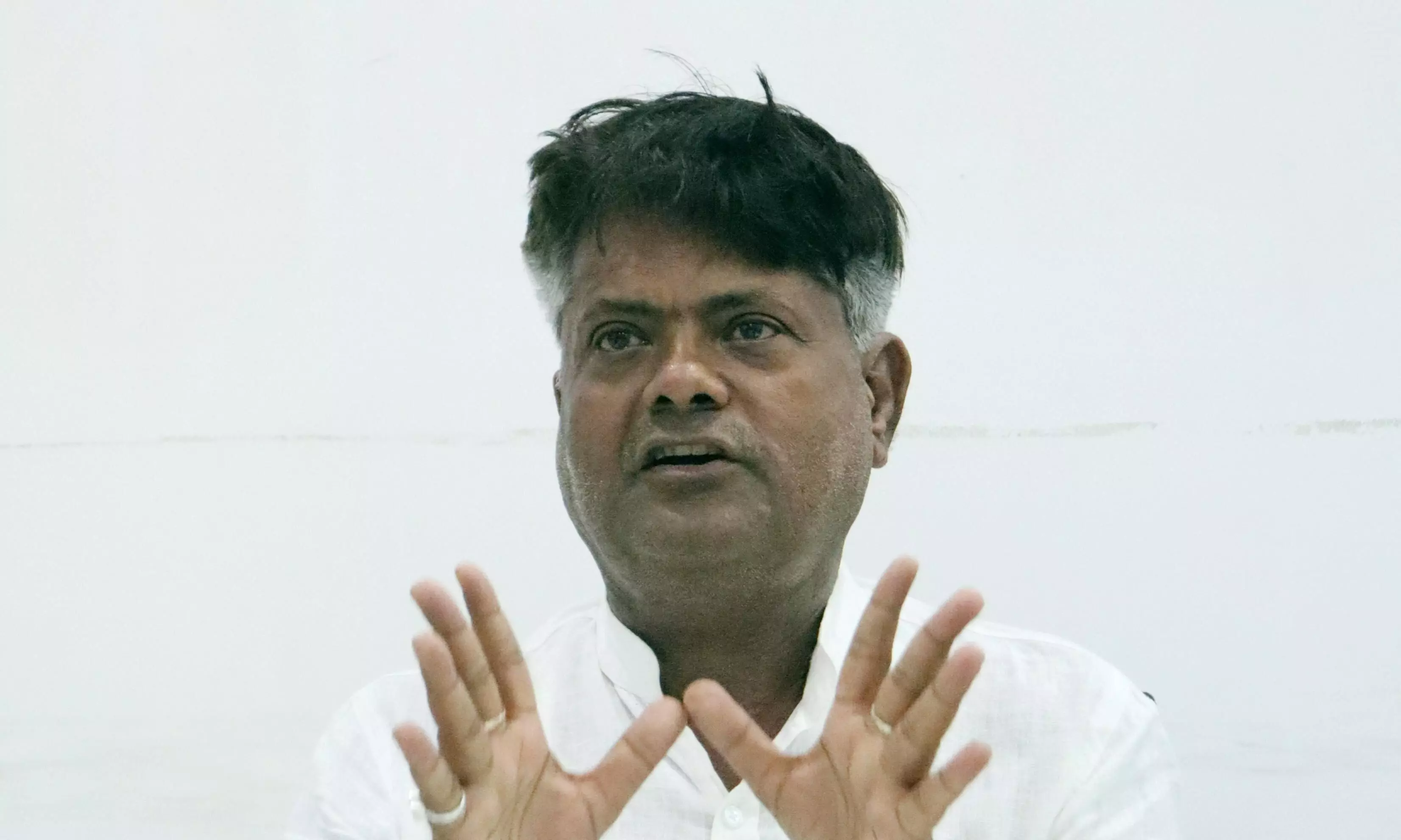 डॉ हिरालाल ने कहा - सिर्फ पेड़ लगाओं नहीं, पेड़ बचाओं की नीति जरुरी डॉ हिरालाल ने कहा - सिर्फ पेड़ लगाओं नहीं, पेड़ बचाओं की नीति जरुरी