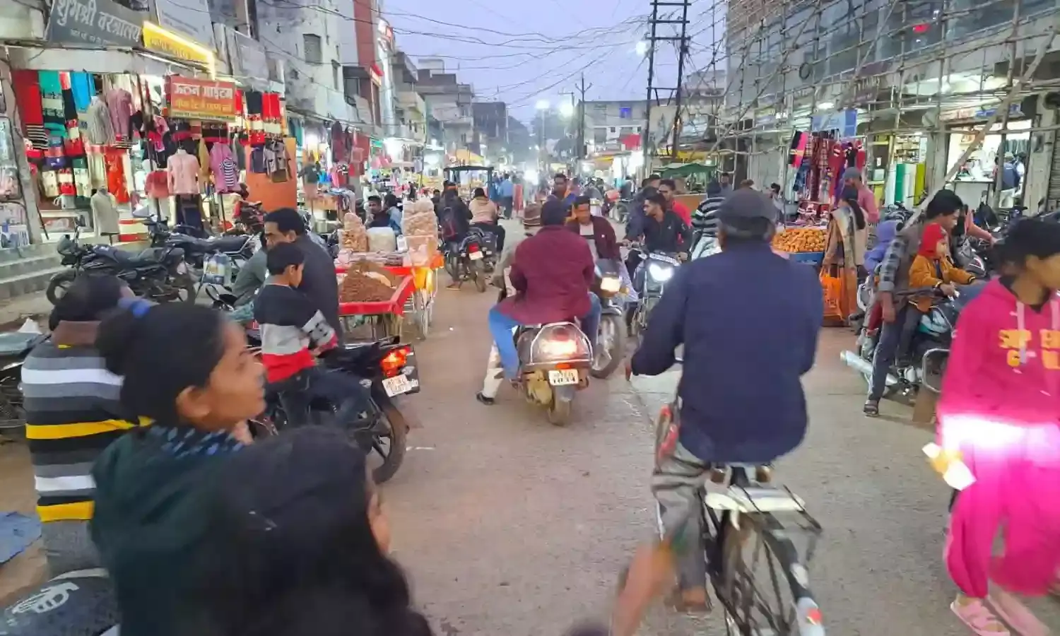 शाम होते ही गंज रोड पर लगता है जाम
