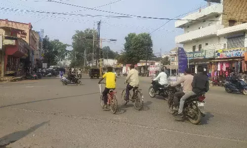 इलेक्ट्रानिक सिग्नल बंद, अराजक हुई ट्रैफिक व्यवस्था इलेक्ट्रानिक सिग्नल बंद, अराजक हुई ट्रैफिक व्यवस्था