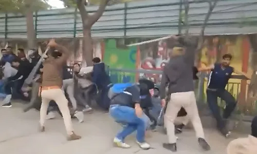 CM हाउस का घेराव करने जा रहे छात्रों पर पुलिस ने की लाठीचार्ज, प्रशांत किशोर ने जताई नाराजगी