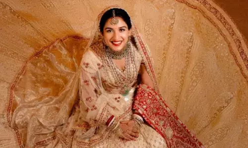 इस साल राधिका मर्चेंट बनीं अंबानी परिवार की छोटी बहू, शादी में नहीं दिखीं किसी रानी से कम, देखें पूरा लुक