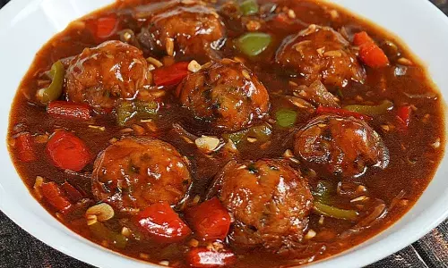 घर पर बनाना चाहते हैं मार्केट स्टाइल मंचूरियन, तो इस रेसिपी का करें ट्राई, सब लोग करेंगे तारीफ