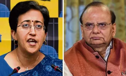 LG वीके सक्सेना के केजरीवाल को लेकर लिखे गए पत्र पर भड़कीं CM आतिशी, बोलीं - गंदी राजनीति करने की जगह...