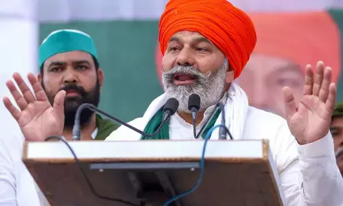 महापंचायत में सरकार के खिलाफ किसानों ने भरी हुंकार, राकेश टिकैत ने कहा - मांगे पूरी होने तक डटे रहेंगे किसान