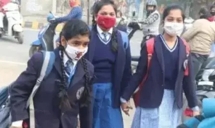 देश में कड़ाके की ठंड पड़ने से बच्चों का स्कूल जाना हुआ मुश्किल, यूपी से लेकर दिल्ली के स्कूल हुए बंद, जानें कहां कब से रहेंगे स्कूल बंद