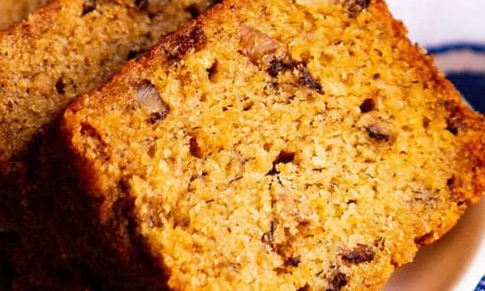 न्यू ईयर ईव पर बनाएं घर पर ही बिना अंडे का बनाना केक, खाकर करें न्यू ईयर का वेलकम