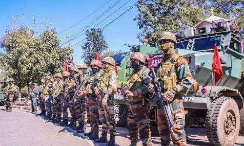 नए साल के आगाज के बीच मणिपुर में फिर सुलगी हिंसा, सुरक्षाकर्मियों की महिलाओं से हुई झड़प