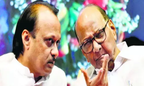 क्या गिले शिकवे मिटाकर चाचा शरद पवार के साथ आएंगे अजित पवार? मां आशाताई के बयान से अटकलों का बाजार गर्म क्या गिले शिकवे मिटाकर चाचा शरद पवार के साथ आएंगे अजित पवार? मां आशाताई के बयान से अटकलों का बाजार गर्म