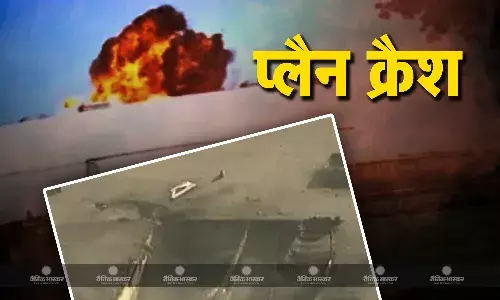 दक्षिणी कैलिफोर्निया में एक फर्नीचर गोदाम में जा घुसा प्लेन क्रैश