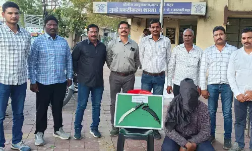 बर्थ डे पर खंजर से केक काटकर सोशल मीडिया पर वायरल करना पड़ा महंगा बर्थ डे पर खंजर से केक काटकर सोशल मीडिया पर वायरल करना पड़ा महंगा