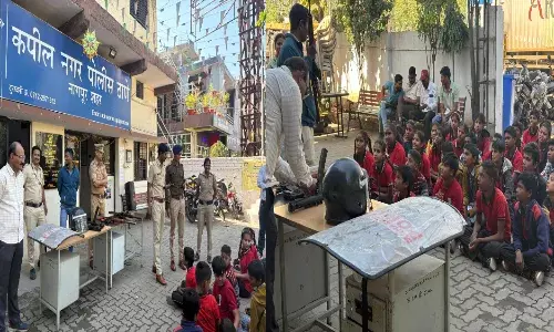 कपिल नगर थाने में विद्यार्थियों ने पुलिस रेजिंग डे पर समझा कैसे कार्य करती है पुलिस